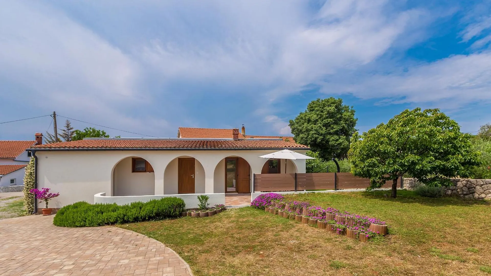 Holiday House Summer Breeze Pinezici  Holiday home