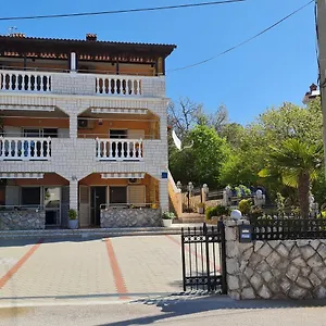 Apartament Nef, Pinezići